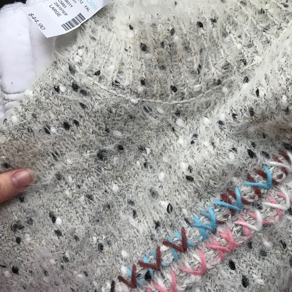 Cozy Colorful Sweater - Picture 4 of 4